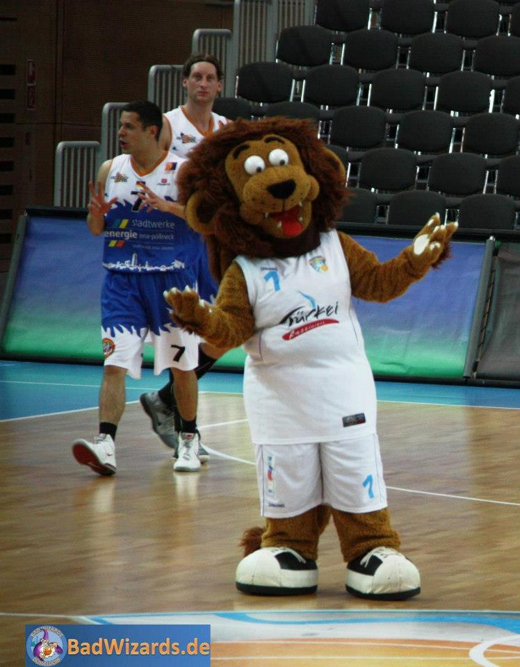 Lionel ist skeptisch... (Murat Didin kein Basketball in Düsseldorf)